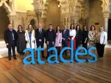 Foto de familia institucional y de galardonados de los XV Premios ATADES.