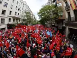 Simpatizantes del PSOE se concentran en los alrededores de la sede socialista de Ferraz para mostrar su apoyo al presidente del Gobierno, Pedro S&aacute;nchez.