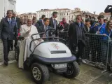 El papa Francisco a su llegada a Venecia.