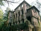 El sanatorio de Cesuras en ruinas.
