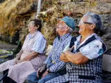 Mayores gallegos y felices en la provincia de Orense. Older Galician people dedicated to work in the field talking happily in the province of Orense, Galicia.
