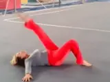 La exgimnasta rumana ha compartido un vídeo en el que se la puede ver realizando unos ejercicios físicos.