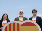 El líder de Ciudadanos en Cataluña y candidato a las elecciones catalanas del 12 de mayo, Carlos Carrizosa (c), a su llegada a la presentación de la lista de Cs a las elecciones catalanas del 12M.