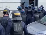 Decenas de agentes aceden a la universidad Sciences Po de París para desalojar a los activistas propalestinos.