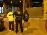 Un agente de Policía Local de Murcia, con los negligentes padres.