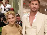 Elsa Pataky y Chris Hemsworth posan en la alfombra roja de la Gala MET 2024