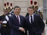 El presidente francés, Emmanuel Macron, junto al presidente de China, Xi Jinping.