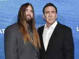 Nicolas Cage y su hijo, Weston Cage, en abril de 2022.