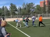 Bochornosa pelea entre padres durante un partido de niños de ocho años en Sabadell.