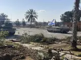 Fuerzas de Defensa de Israel entrando en el lado gazatí del paso fronterizo de Rafah.