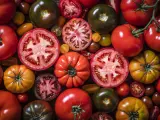 El tomate es rico en compuestos antioxidantes, lo que lo convierte en un alimento muy beneficioso para la salud.