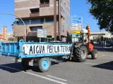 Uno de los tractores que este jueves ha cortado el tráfico en Tarragona.