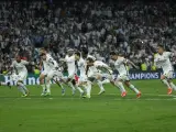 La celebración del Real Madrid en el Bernabéu tras conseguir el pase a la final de Champions.