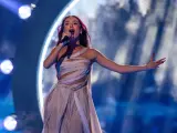 Eden Golan de Israel interpreta 'Hurricane' en el escenario de Eurovision en la segunda semifinal en el Malm&ouml; Arena.