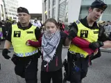 La activista Greta Thunberg, detenida en las protestas contra Israel frente al Malmö Arena en el día en que se celebra la final del Festival de Eurovisión.