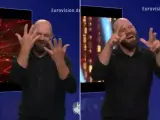Momento en que un intérprete de lengua de signos de la televisión alemana interpreta la canción 'Zorra' de Nebulossa.