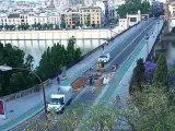 Puente de Triana cortado por obras este lunes