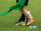 La pierna de Isco, vendada y con hielo tras abandonar lesionado el césped en el duelo Las Palmas - Betis.