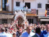 Miles de peregrinos protagonizan la segunda jornada de presentación de hermandades en El Rocío.