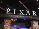 Vista del logo de Pixar, propiedad de Walt Disney, en una fotografía de archivo.