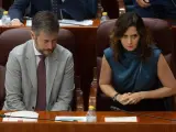 Isabel Díaz Ayuso y Miguel Ángel García, este jueves, en la Asamblea de Madrid.