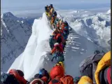 Masificaci&oacute;n en el Everest.