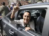 La candidata presidencial del partido gobernante, Claudia Sheinbaum, sale de la casilla donde votó durante las elecciones generales en la Ciudad de México, el domingo 2 de junio de 2024.