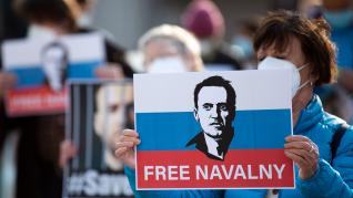 Protestas en la ciudad alemana de Duesseldorf por la libertad del opositor ruso Alexei Navalni