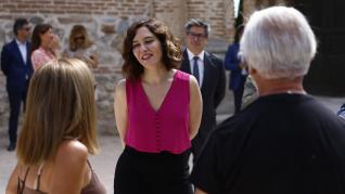 La presidenta de la Comunidad de Madrid, Isabel Díaz Ayuso, este jueves en Boadilla, donde ha presentado la iniciativa 'Madrid, de pueblo a pueblo'.