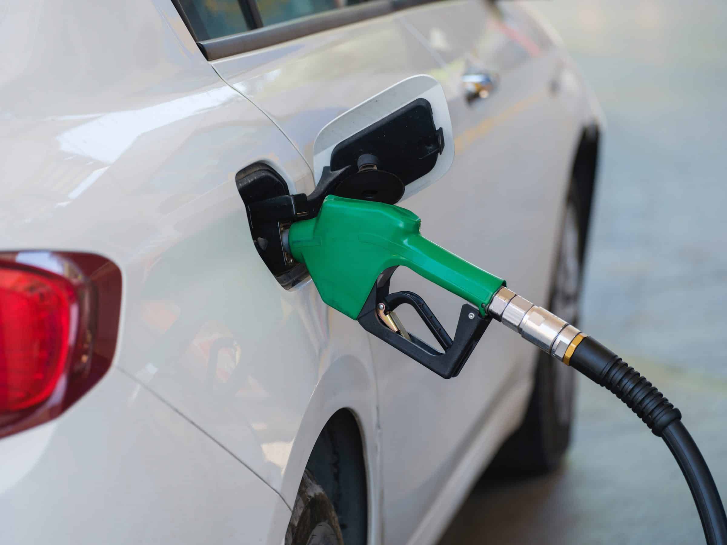 Featured image for “Tarjetas con descuento en gasolina: repostar gasolina más barato”