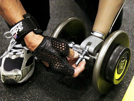 Image Of A Prosthesis For Carrying Weights At A Gym In California.