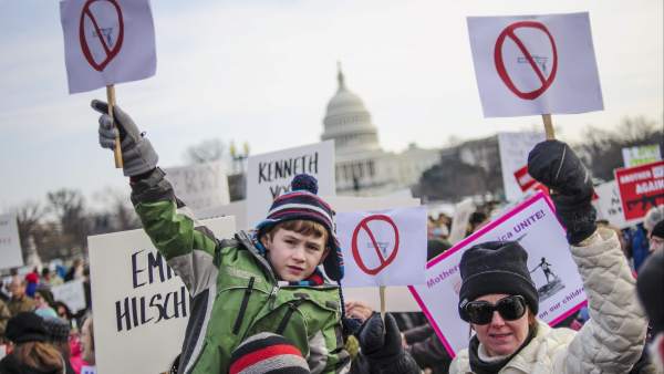 Manifestantes en la protesta en Washington para pedir un mayor control de las armas en EE UU.