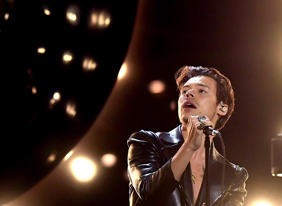 Harry Styles, during his performance at the gala of the 63rd edition of the Grammy Awards, at the Convention Center in Los Angeles.
