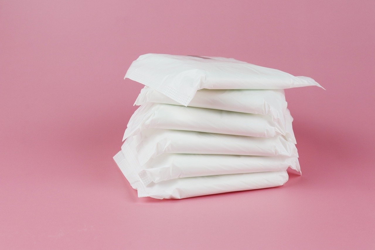 Si tiene que cambiarse la toalla sanitaria o el tampón cada 2 horas porque está lleno, es posible que tenga AME.