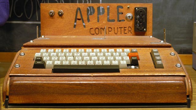 Un Apple I, el primer ordenador fabricado por la marca de la manzana.