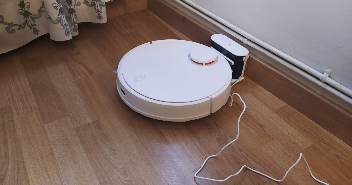 The robot vacuum has a low charge, but enough to clean an average-sized home.