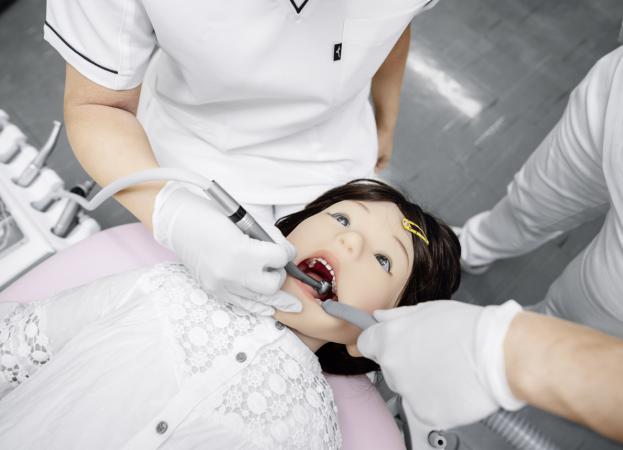 The Japanese humanoid robot that simulates the reactions of a five-year-old boy at the dentist.