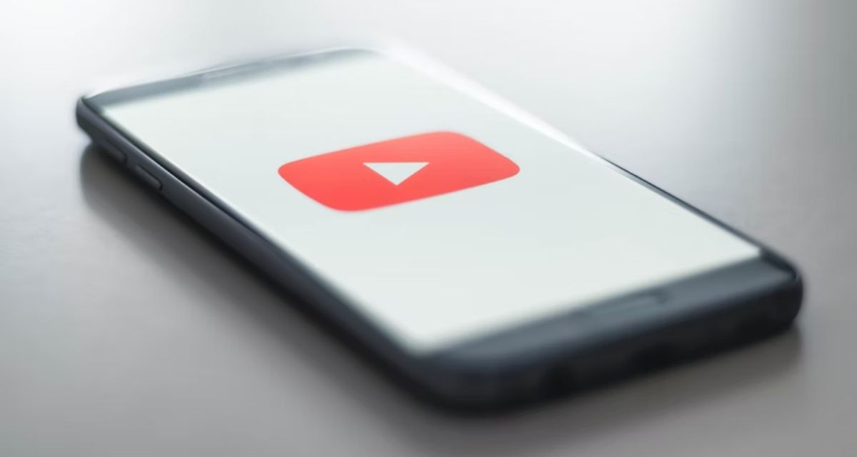 After WhatsApp, Google also wants to join the reactions on YouTube.
