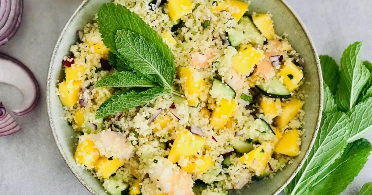 Salad with couscous, mango and mint