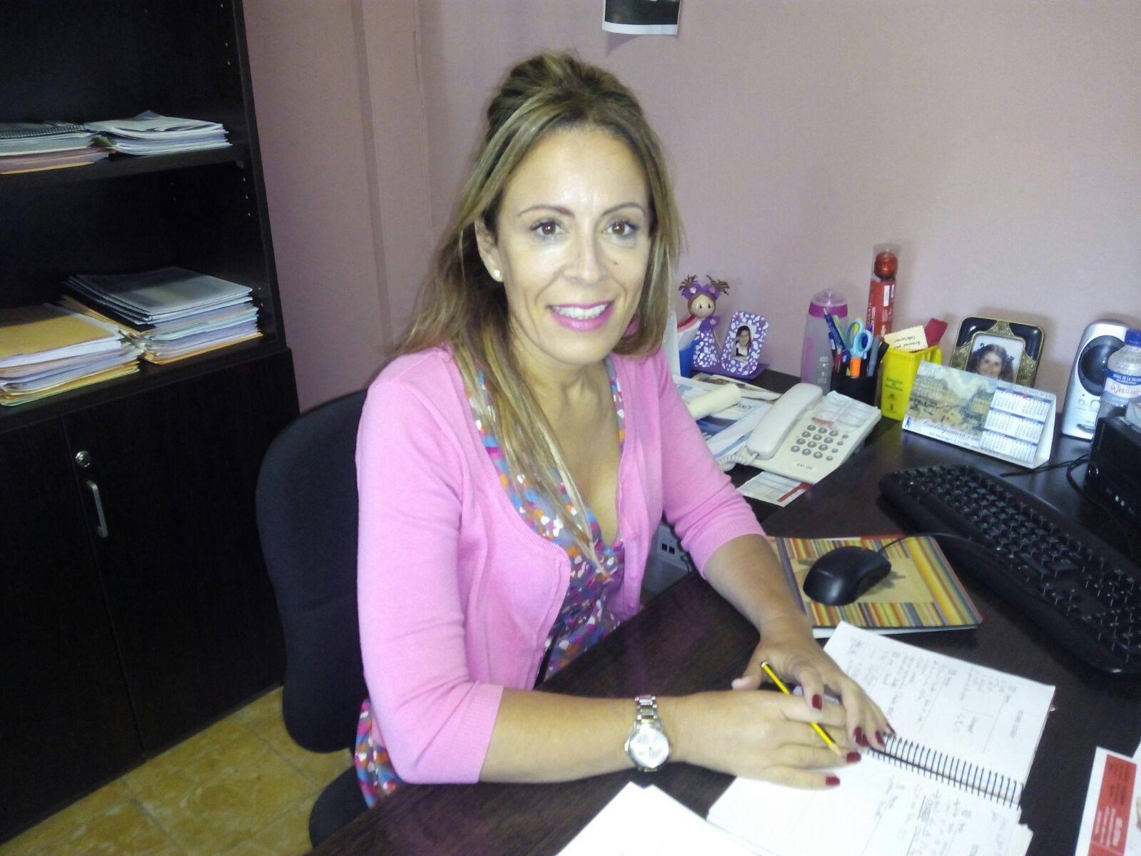 Ángeles Fernández es la concejal de Servicios Sociales y teniente de alcalde de El Paso, el municipio más cercano al volcán.