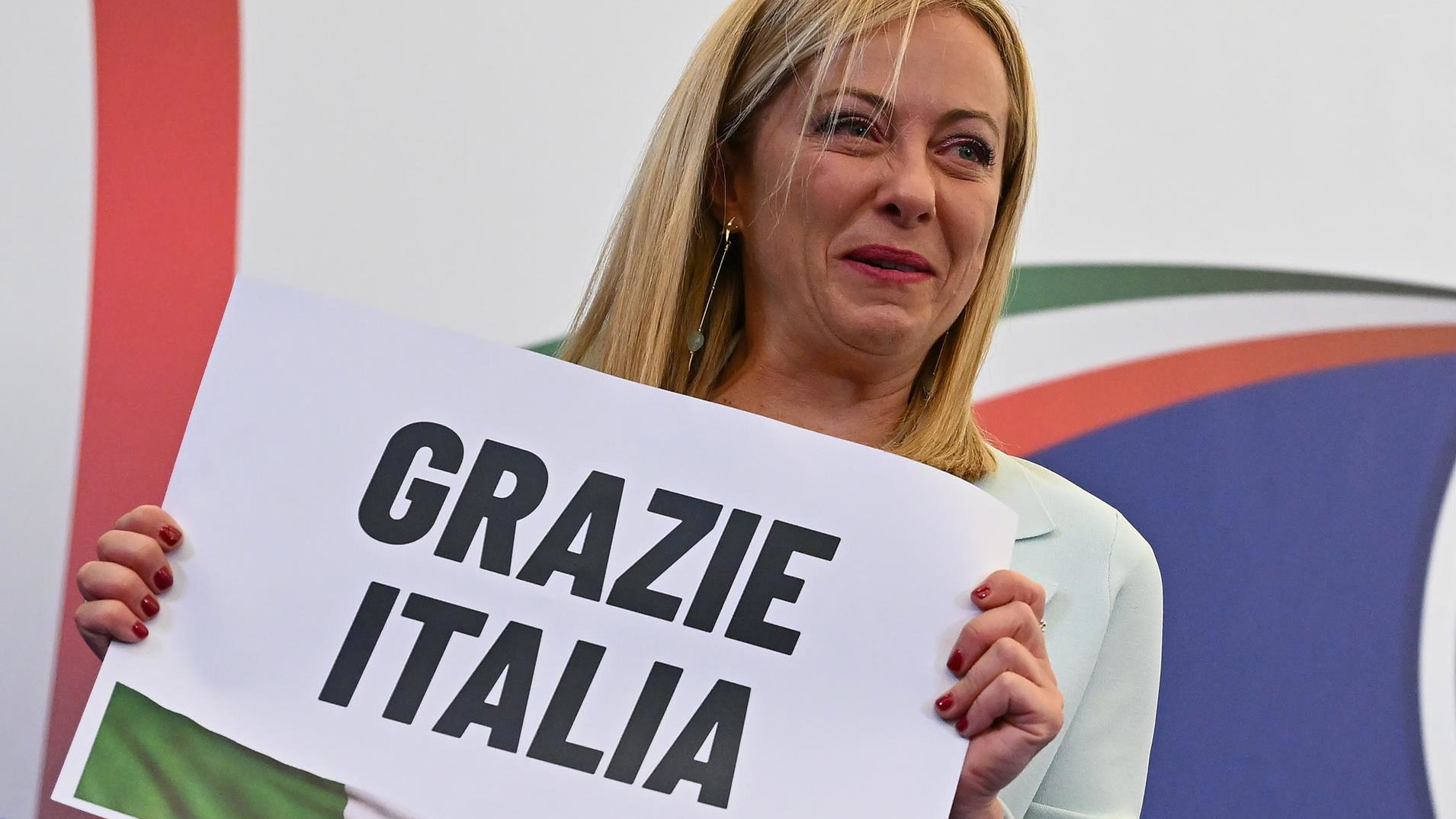 La líder del partido Hermanos de Italia (FdI), Giorgia Meloni, celebra el resultado de las elecciones generales italianas, en Roma.