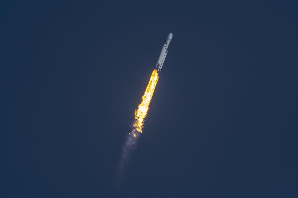 Private company SpaceX's powerful Falcon Heavy rocket took off from Cape Canaveral (Florida) on Tuesday.