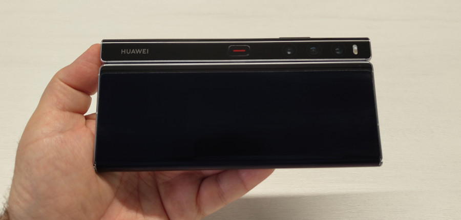 Huawei Mate Xs 2, from the back when turned off