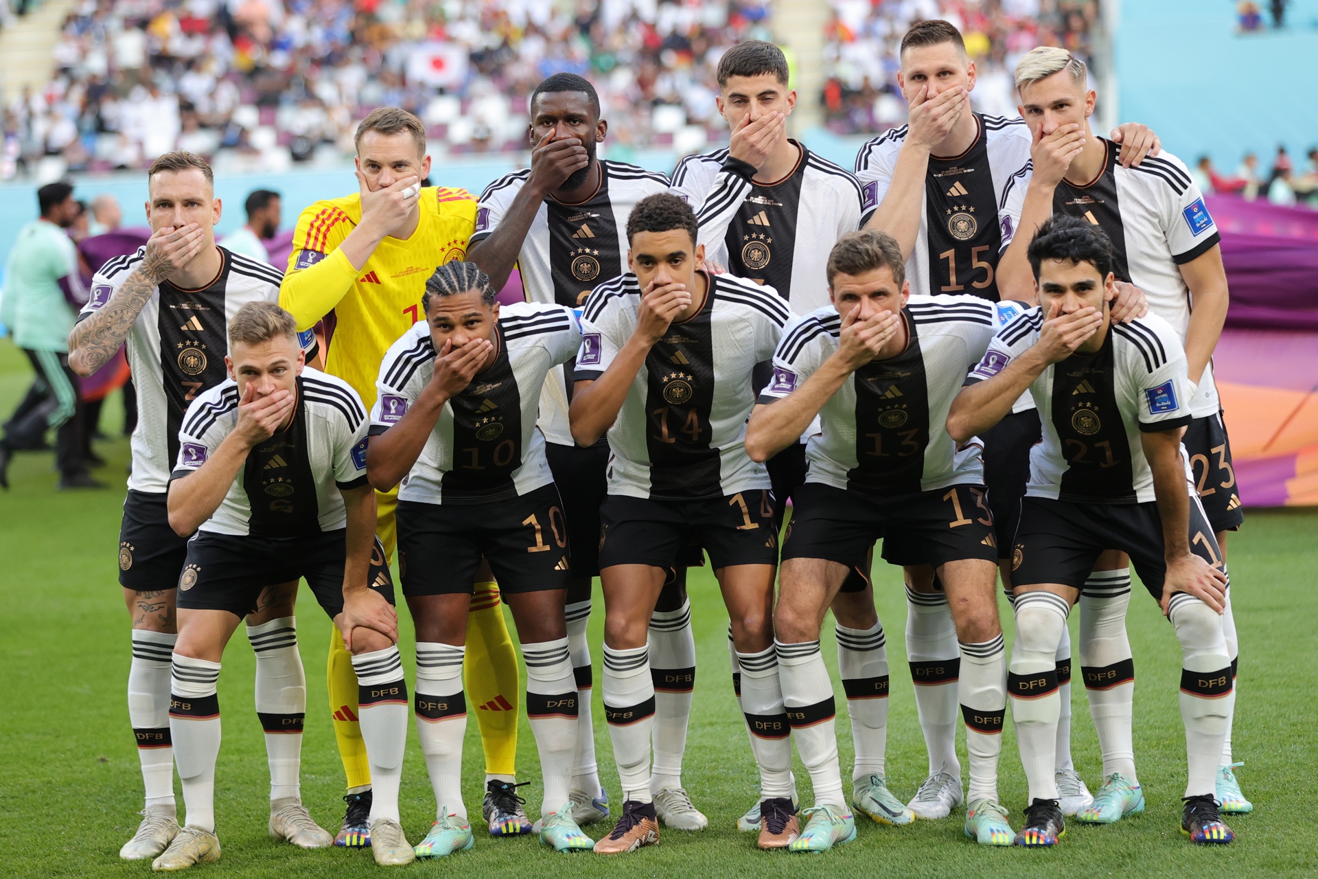 The German team covers its mouth in protest to FIFA for the sanctions on the rainbow bracelet.