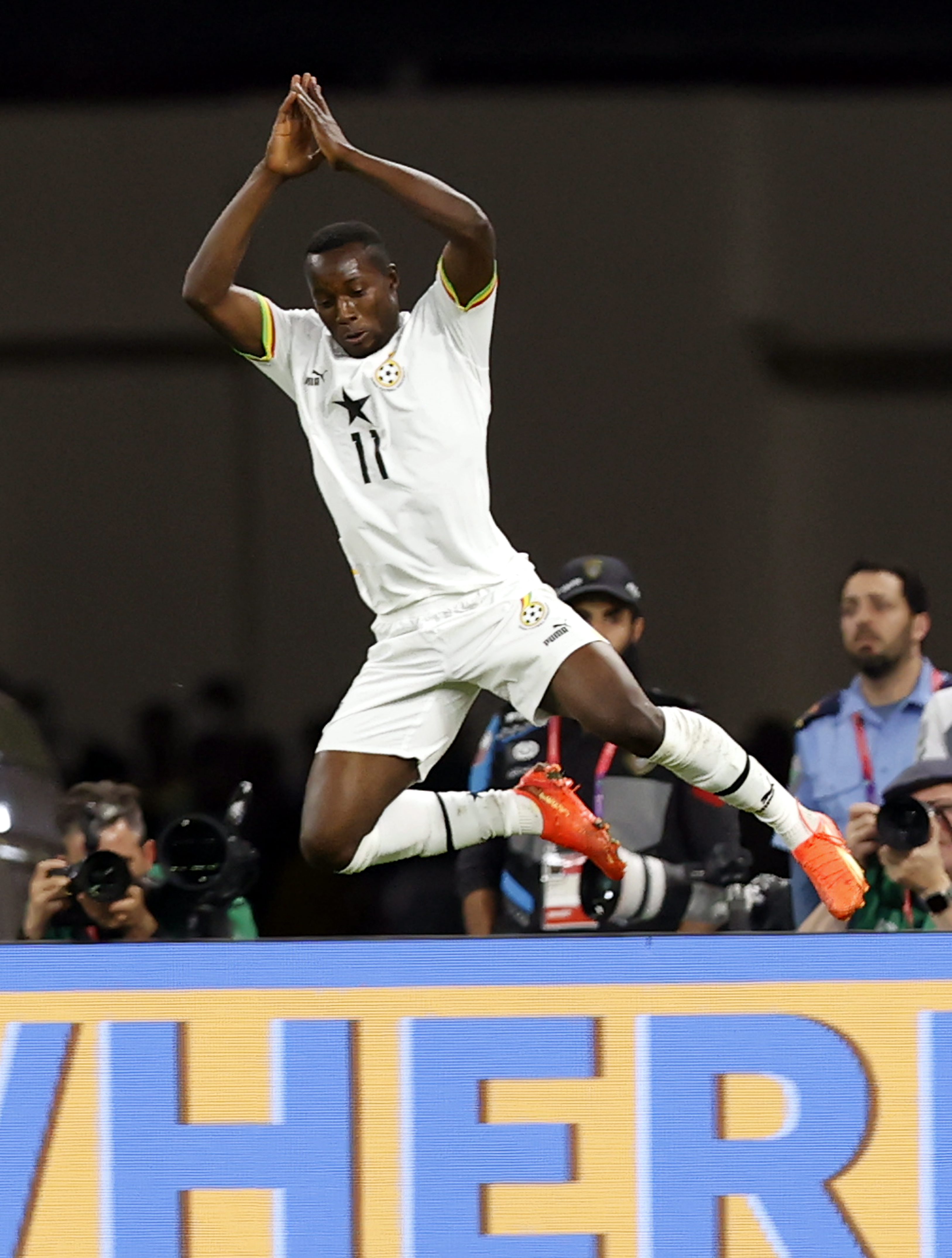 Bukari comemora o segundo gol de Gana 
