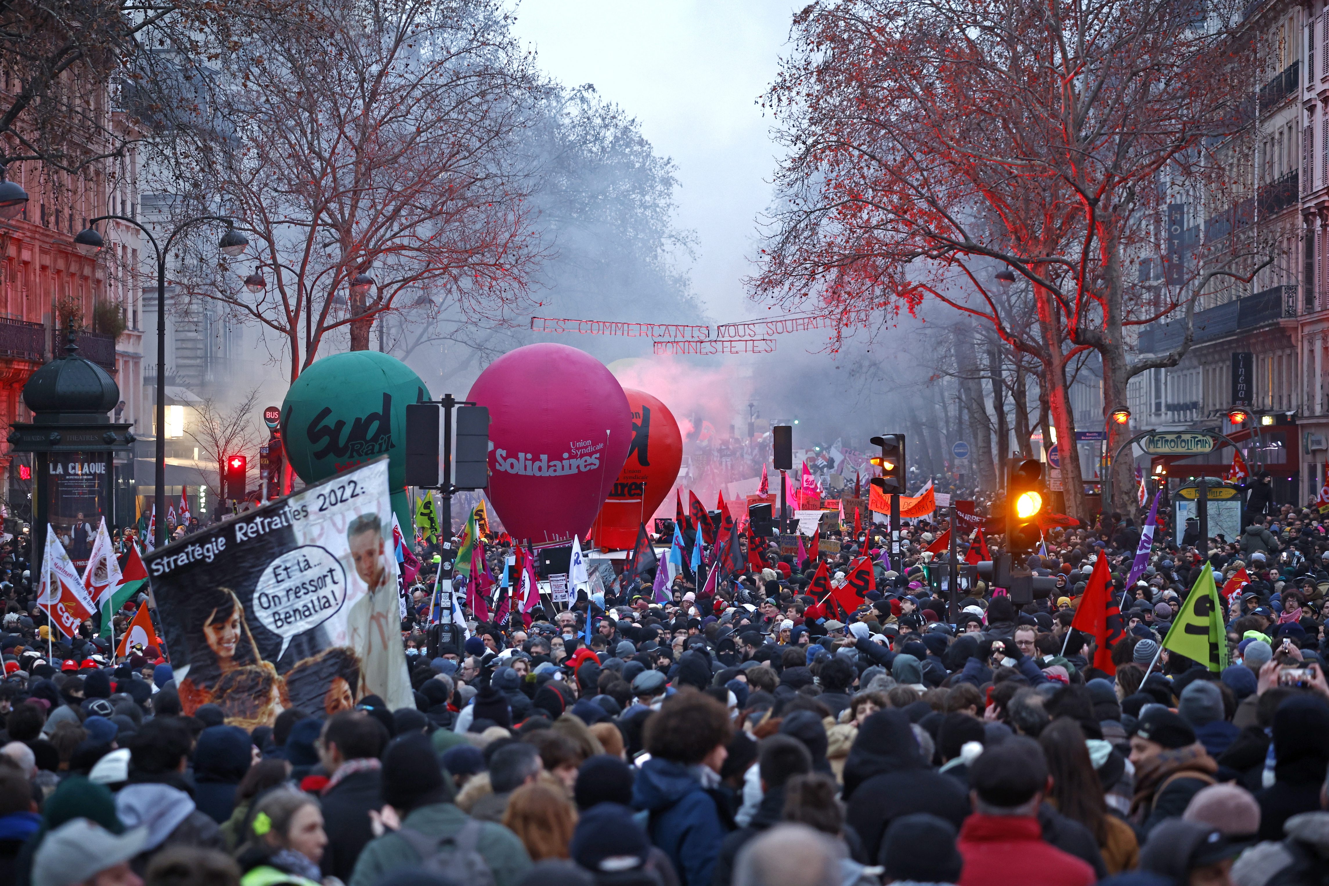 Momento de la manifestación contra la reforma de las pensiones en París.