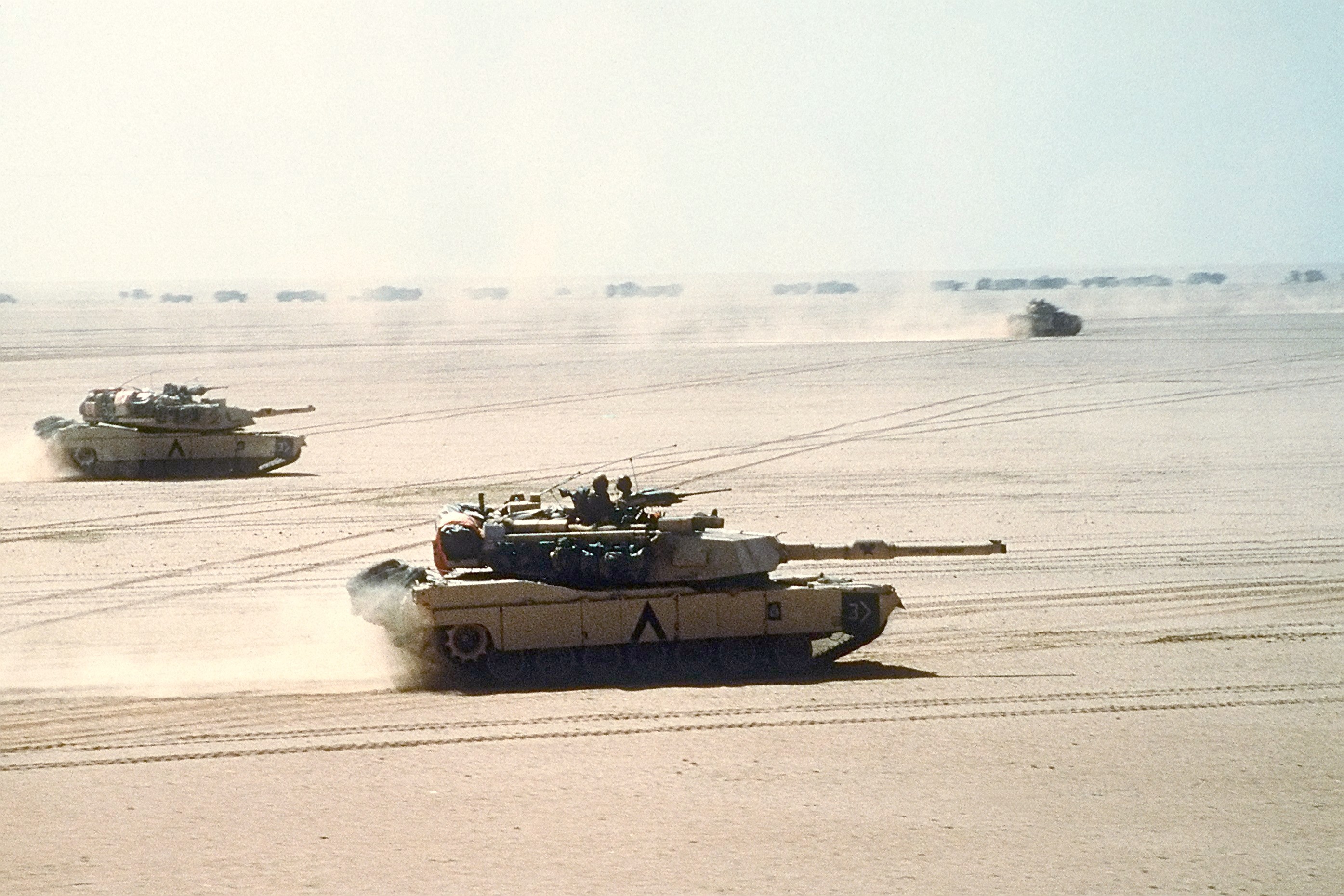 Tanques M1A1 Abrams durante la operación Tormenta del desierto en 1991.