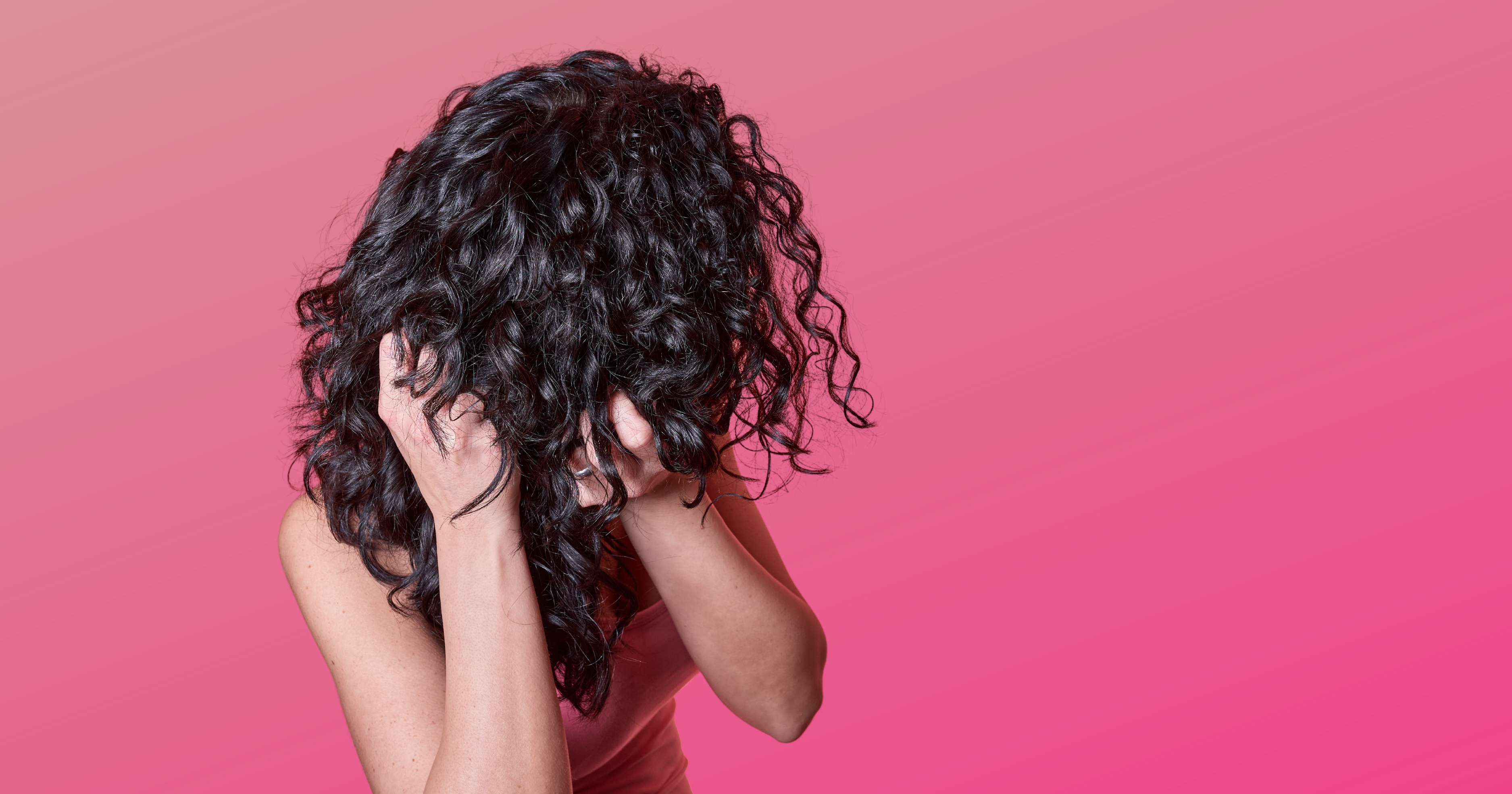 The strainer trick to maintain curly hair