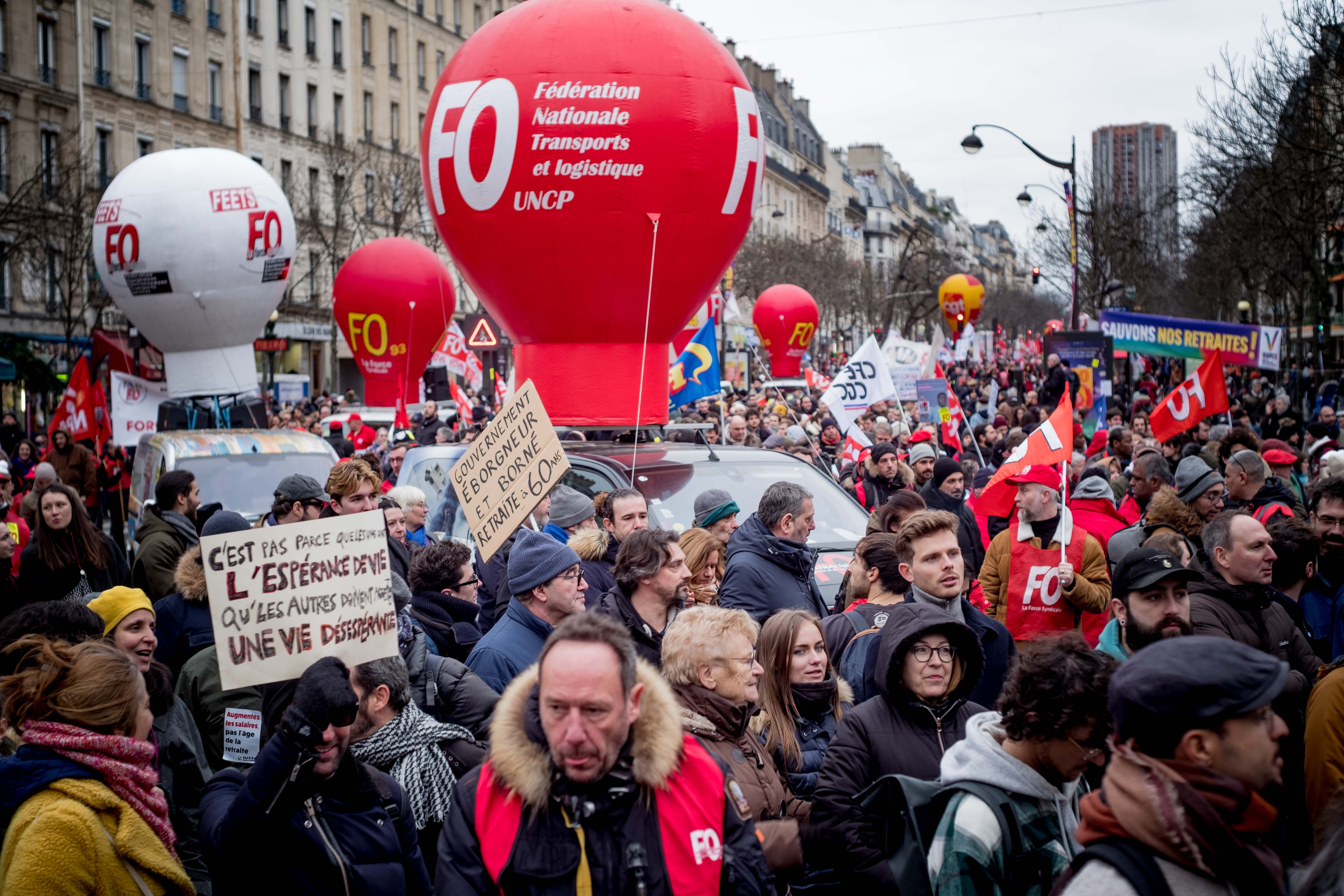 se convocará a los trabajadores y a las trabajadoras, a los jóvenes y a los jubilados a que endurezcan el movimiento paralizando todos los sectores en Francia el próximo 7 de marzo