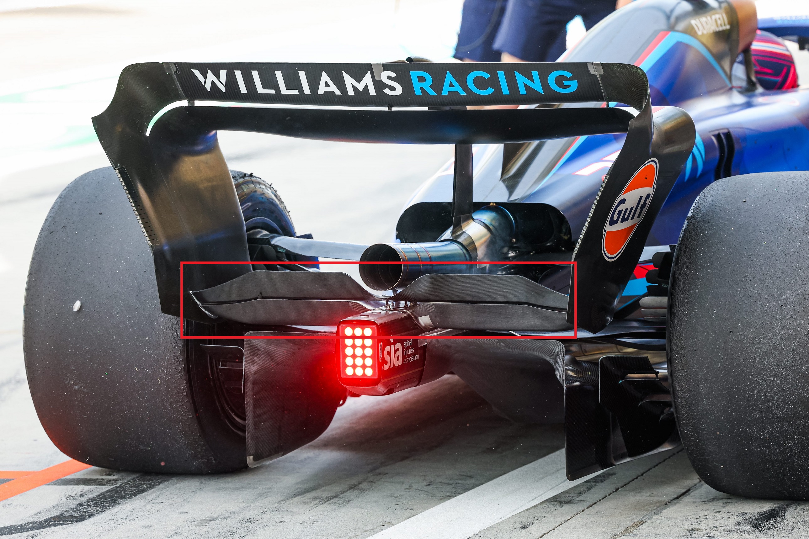 The 'beam wing' of the Williams car.